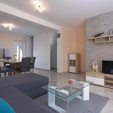 Four-bedroom In Semesterbostad