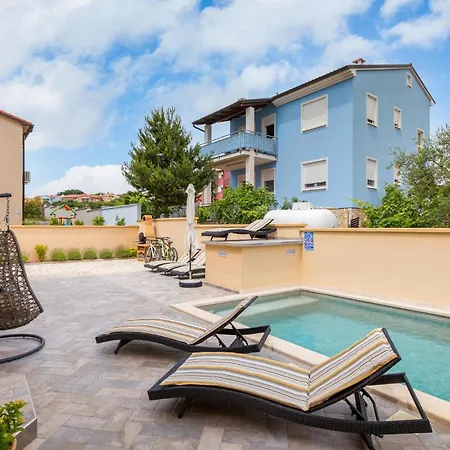 Holiday home 4 Bedroom Stunning In Vodnjan *