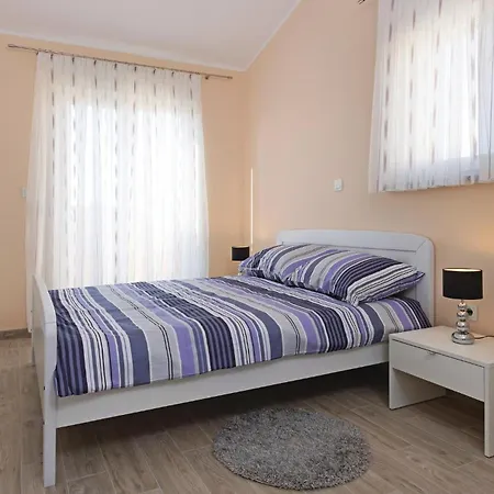 Four-bedroom In Semesterbostad Vodnjan