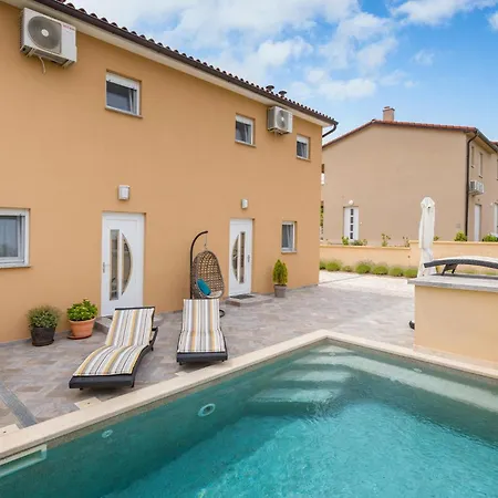 Holiday home 4 Bedroom Stunning In Vodnjan