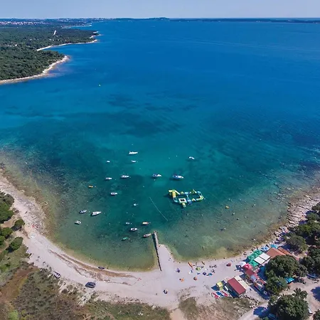 Hébergement de vacances Four-bedroom In Vodnjan