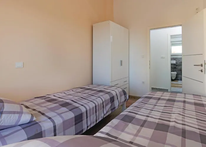 Hébergement de vacances Four-bedroom In Vodnjan