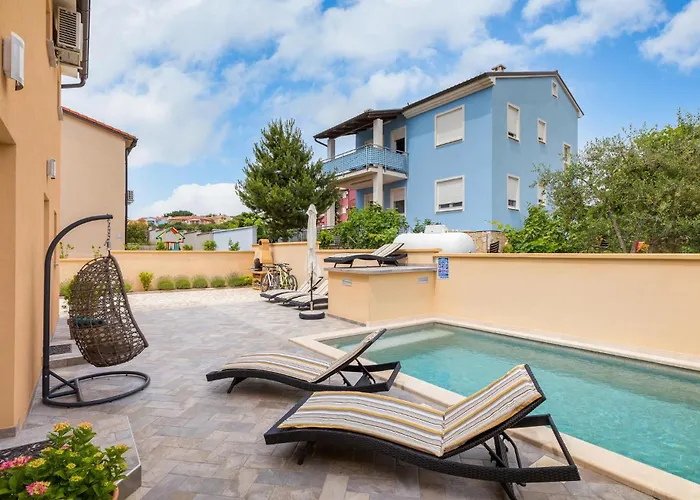 Hébergement de vacances Four-bedroom In *