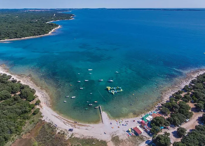 Hébergement de vacances Four-bedroom In Vodnjan