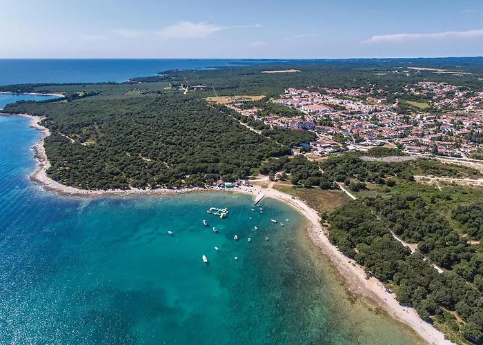 Four-bedroom In Hébergement de vacances Vodnjan