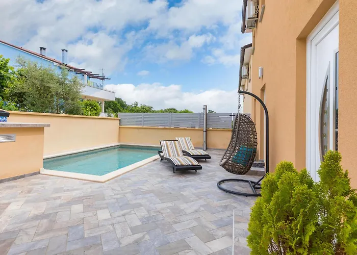 Hébergement de vacances Four-bedroom In Vodnjan